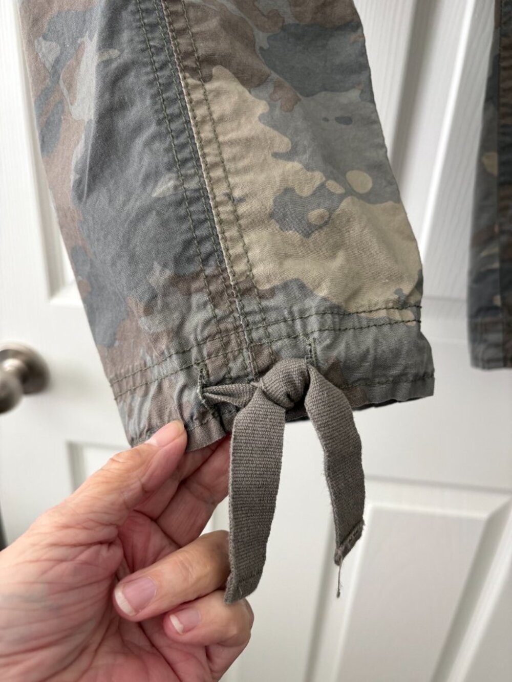 Camo Capri Pants Natural Reflections Size 12 - Picture 3 of 5